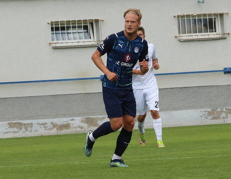 Fotbalisté Slovácka (modré dresy) zdolali v přípravě druholigový Vyškov 2:0.