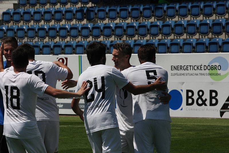 Tým FC Vinaři České republiky (bílé dresy) se dostal na domácím mistrovství Evropy ve fotbale až do finále, když Německo porazil na penalty.