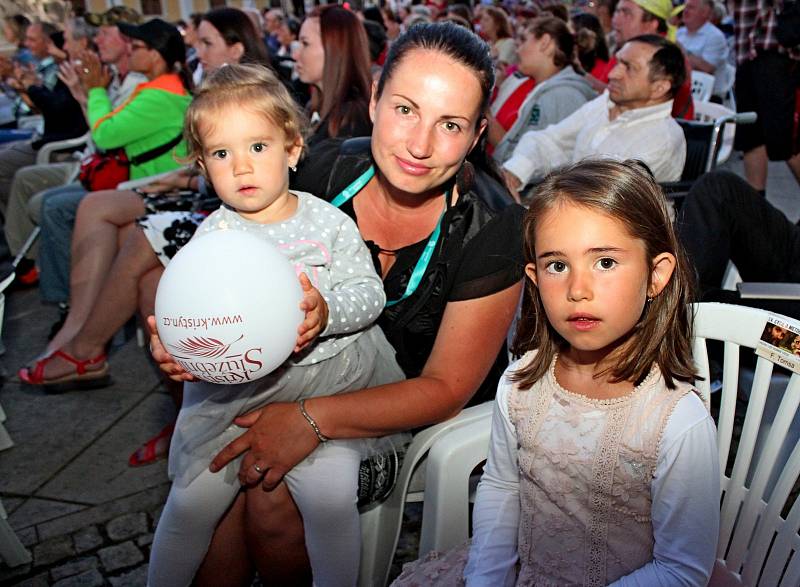 KONCERT. Večer lidí dobré vůle přilákal na Velehrad 23 tisíc návštěvníků a na charitativní projekty se vybralo 1,5 milionu korun.