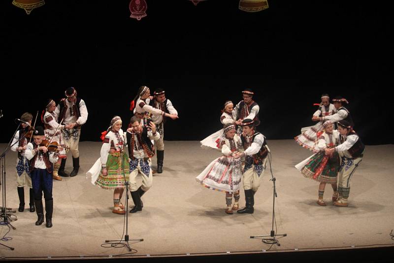 V sobotu večer se představilo na čtrnáctém ročníku Legend moravského folkloru na 151 účinkujících. Letošním tématem programu byly Vánoce na moravských horách.