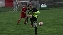 Fotbalisté Jalubí (žlutočerné dresy) v semifinále Poháru OFS Jarošovský pivovar zdolali Nedakonice 3:0.