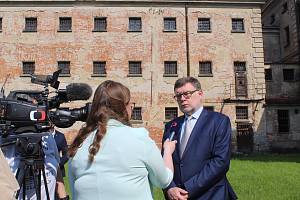 Ministr financí Zbyněk Stanjura navštívil bývalou věznici v Uherském Hradišti
