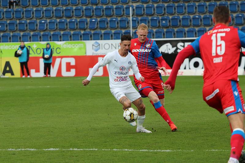 Fotbalisté Slovácka (bílé dresy) ve šlágru 20. kola FORTUNA:LIGY vyzvali mistrovskou Plzeň.