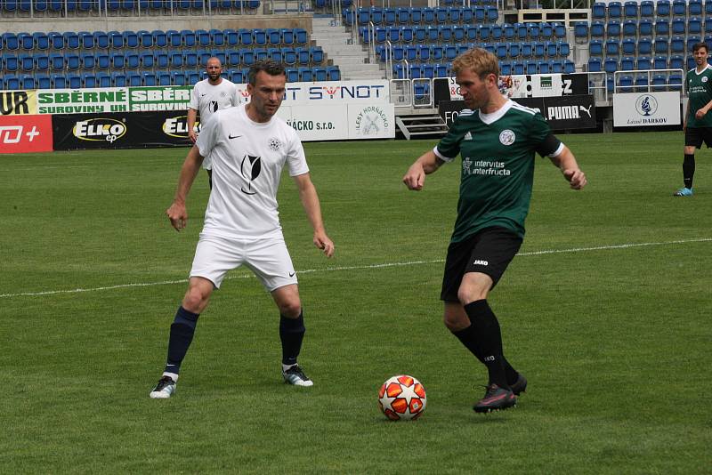 Tým FC Vinaři České republiky (bílé dresy) se dostal na domácím mistrovství Evropy ve fotbale až do finále, když Německo porazil na penalty.