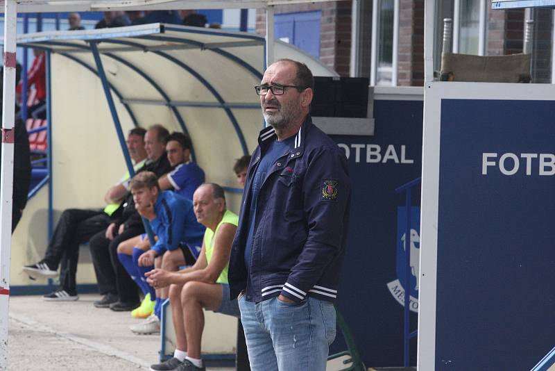 Fotbalisté Kunovice doma prohráli s Nivnicí 0:2. Hosty poprvé vedl nový hlavní trenér Pavel Barcuch.