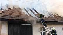 Rozsáhlý požár rodinného domu v Březolupech.