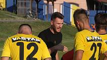 Fotbalisté divizního Strání (žluté barvy) v pátečním přípravném zápase deklasovali Boršice 8:0.