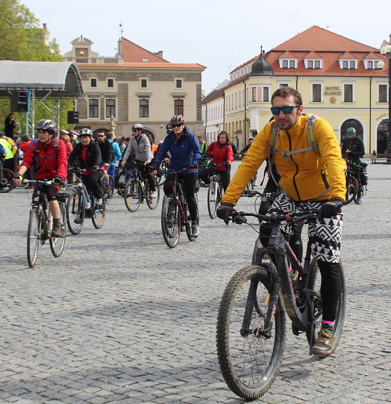 Na kole vinohrady vyrazilo z centra Uherského Hradiště bezmála tisíc cyklistů, pěších i koloběžkářů