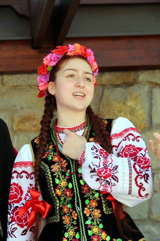 Vystoupení mezinárodních folklórních souborů v muzeu J. A. Komenského v Uherském Brodě. Na snímku ruský soubor TANIK filk Dance Ensenble (Krasnodar)