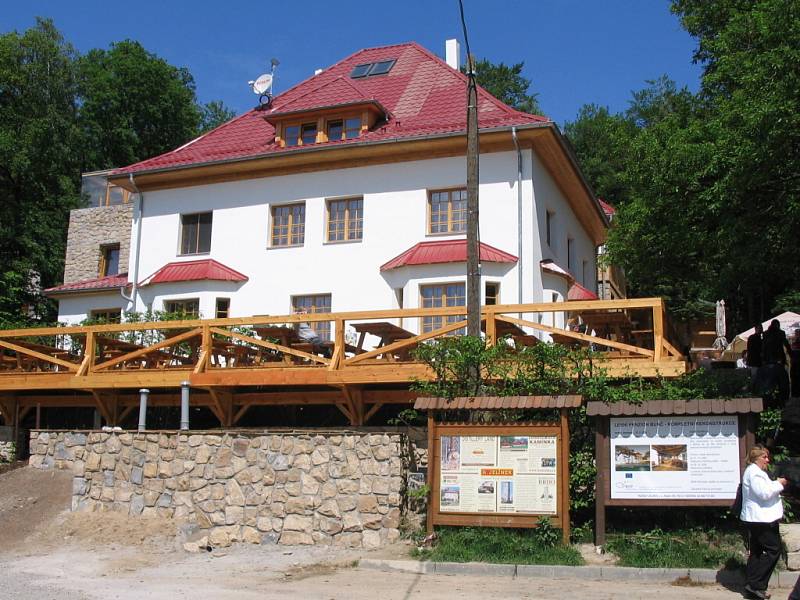 Slavnostní otevření zrekonstruované restaurace na Bunči.