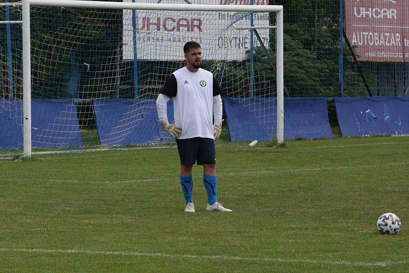 Fotbalisté Kunovic (modré dresy) ve 23. kole krajské I. A třídy skupiny B doma remizovali se Zlechovem 2:2.