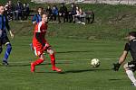 Fotbalisté vedoucích Osvětiman (červené dresy) v 18. kole krajské I. A třídy skupiny B porazili Šumice 2:0.