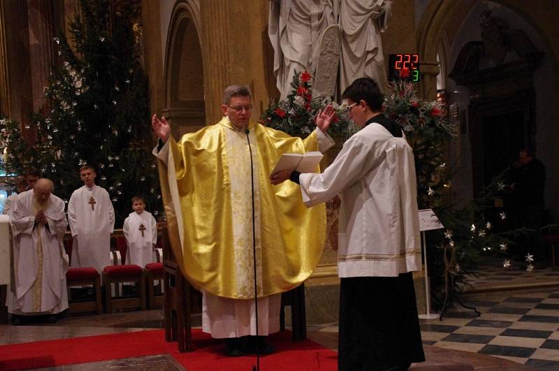 Půlnoční na Velehradě se nesla na tónech od Jiřího Pavlici. Bohoslužbu sloužil správce tamní farnosti Petr Přádka.