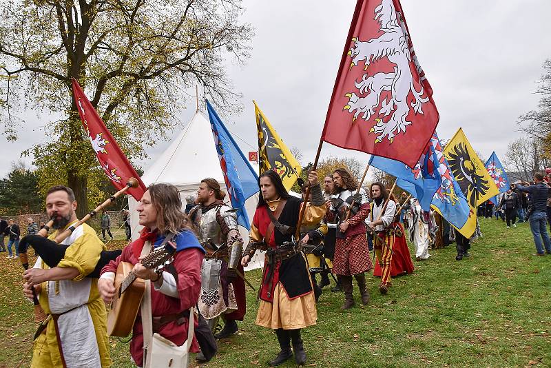 Historický průvod Broďanů a zástupců Přemyslovských měst prošel Uherským Brodem v sobotu 29. října odpoledne. Byl to jeden z vrcholů oslav 750 let od povýšení Uherského Brodu na královské město králem Přemyslem Otakarem II.