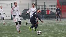 1. FC Slovácko - Třinec 2:2 (Slovácko ve tmavém). Jiří VALENTA a s číslem 14 Michal Hupka.