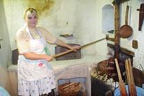 V dolněmčanském Muzeu Na Mlýně vařily trnky Tetičky. Po devatenácté.