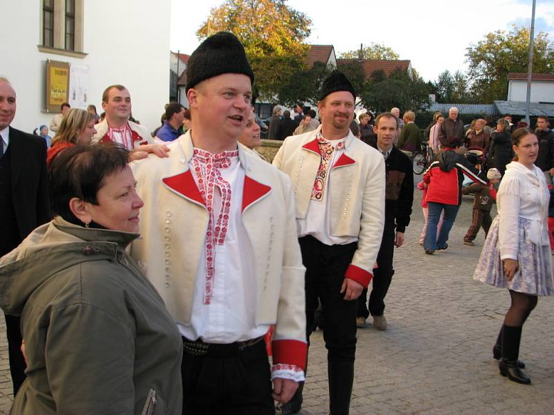 Pátek patřil v Uherském Ostrohu krojované chase i těm nejmenším. 