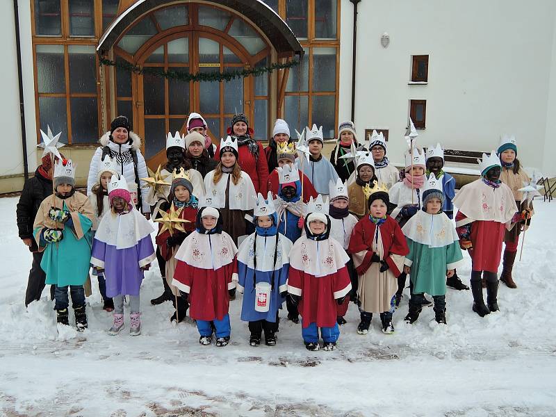 V Podolí v sobotu 5. ledna vyrazilo do ulic hned 7 skupinek tříkrálových koledníků.