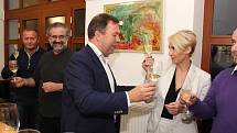 Slavit a otevírat šampaňské mohla základna ODS Zlínského kraje, která se na výsledky voleb přesunula do komunitního Cafe 21 v Uherském Hradišti. Lídr kandidátky Stanislav Blaha se totiž stal poslancem.