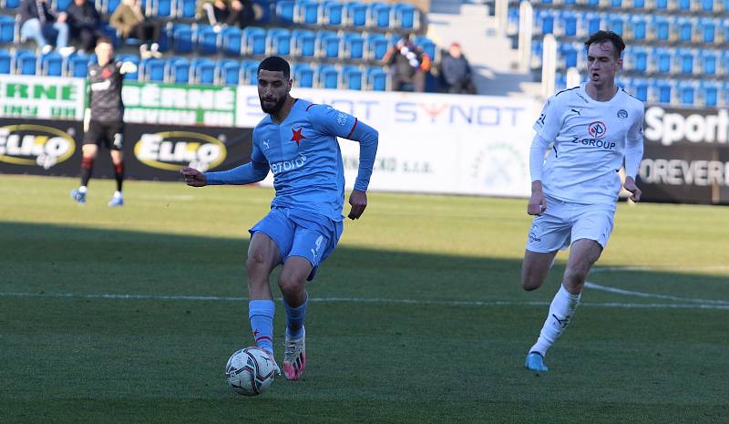 Fotbalisté Slovácka (bílé dresy) hostili ve šlágru 21. kola FORTUNA:LIGY pražskou Slavii.