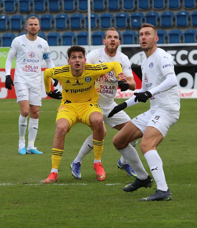 Fotbalisté Slovácka (bílé dresy) se v 18. kole FORTUNA:LIGY  doma utkali se Sigmou Olomouc.