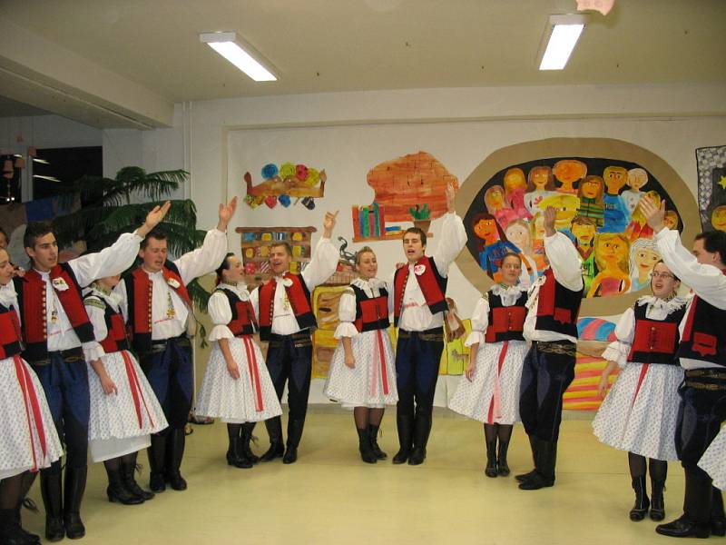 Tradičním vrchol kulturního programu zajistil národopisný soubor Dolněmčan.