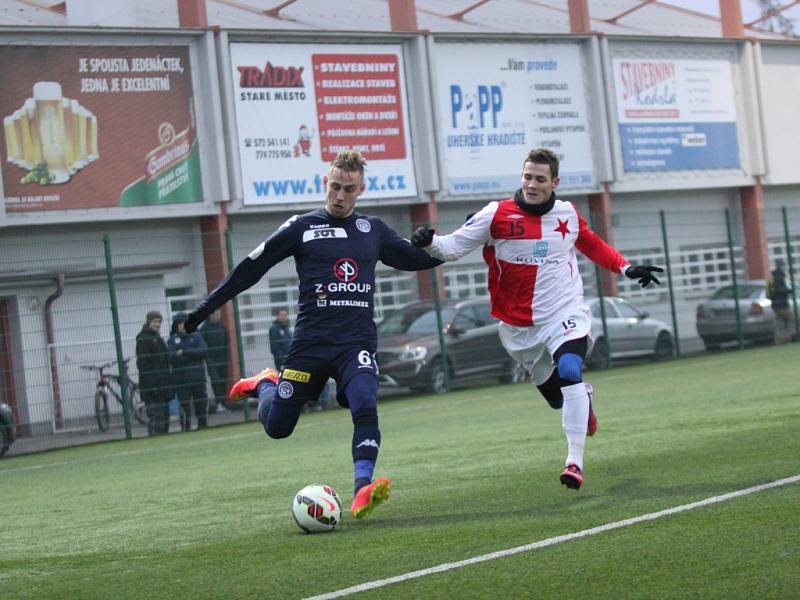 Přípravný zápas. 1. FC Slovácko - HS Kroměříž 7:1 (Slovácko v tmavém).  Petr Reinberk (v tmavém) a Zdeněk Šturma.