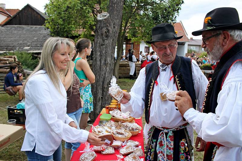 Diváci se ve dvoře a humně u Strmenských mohli v sobotu zaposlouchat do Medového zpívání. 