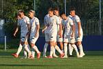 Fotbalisté Slovácka B (bílé dresy) ve středečním vloženém zápase 17. kola MSFL zdolali Viktorii Otrokovice 4:0.