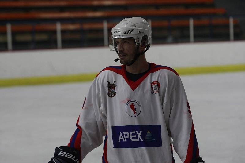 Fotbalisté ligového Slovácka zakončili podzimní část tradičním hokejem.