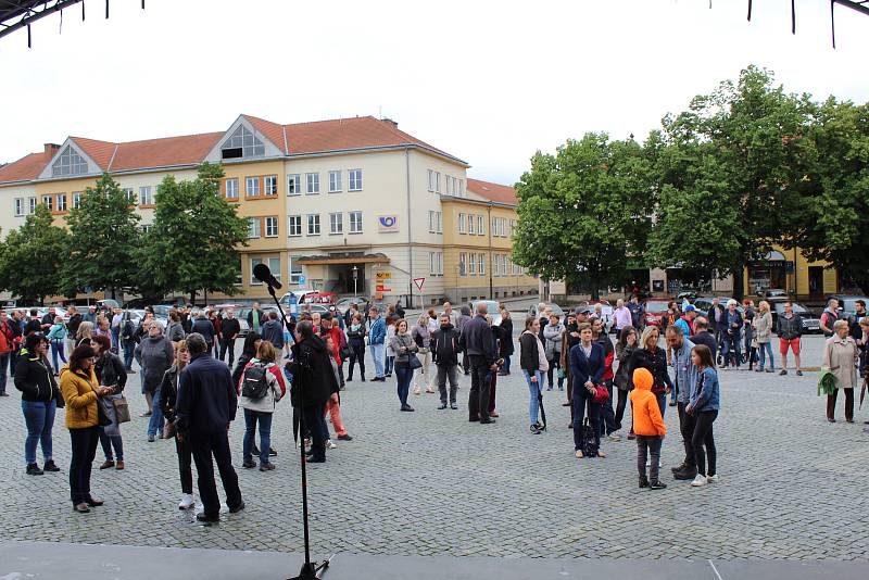 Demonstrace v Uherském Hradišti za nezávislost justice - 28. května 2019