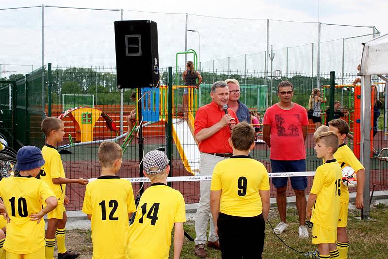 Nové víceúčelové hřiště otevřeli v Huštěnovicích u příležitosti oslav 85. výročí tamní TJ Sokol.