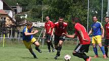 Fotbalisté Prakšic (modré dresy) vstoupili do nové sezony domácí výhrou nad Babicemi 1:0.