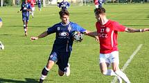 Fotbalisté Uherského Brodu (v červených dresech) podlehli v 10. kole MSFL vedoucí Líšni 0:4.