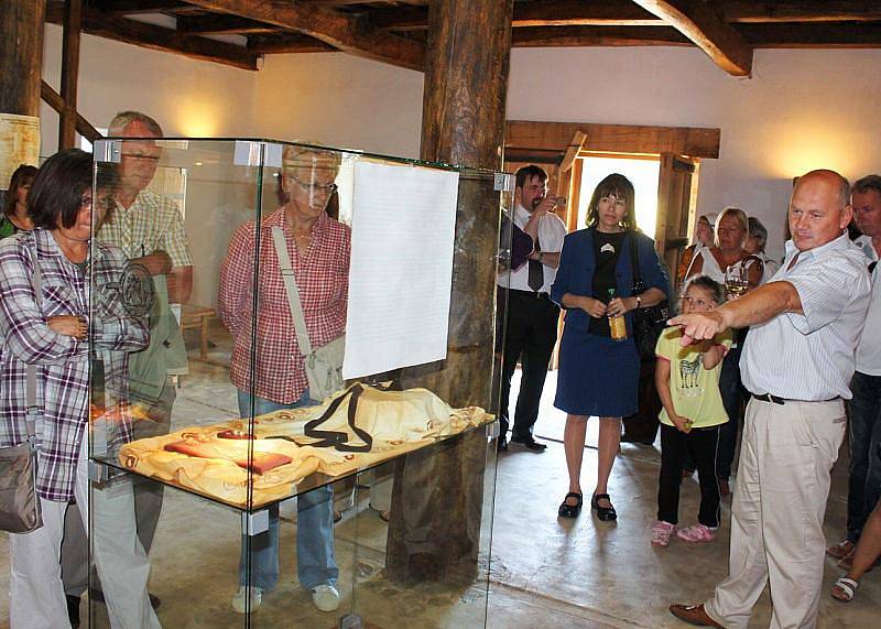 Archeoskanzen Modrá: Za skvosty pravěku a Velké Moravy 1911 až 2011