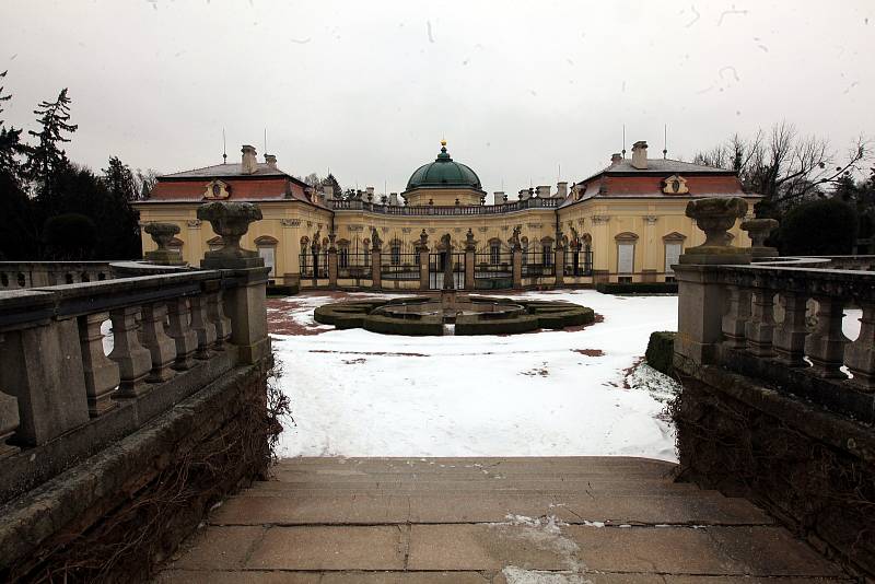 Do katastru městyse Buchlovice patří také zámek Buchlovice se zahradou.