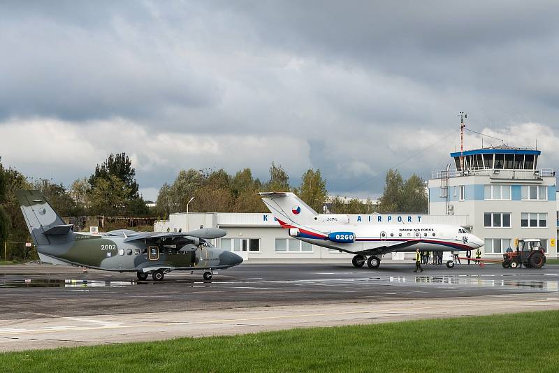 Na kunovickém letišti přistál vládní speciál Jak-40, který se má stát dalším skvostným exponátem v tamním leteckém muzeu.