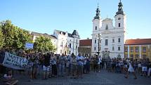 Demonstrace za nezávislou justici a proti vládě Andreje Babiše na Masarykově náměstí v Uherském Hradišti - 11. 6. 2019