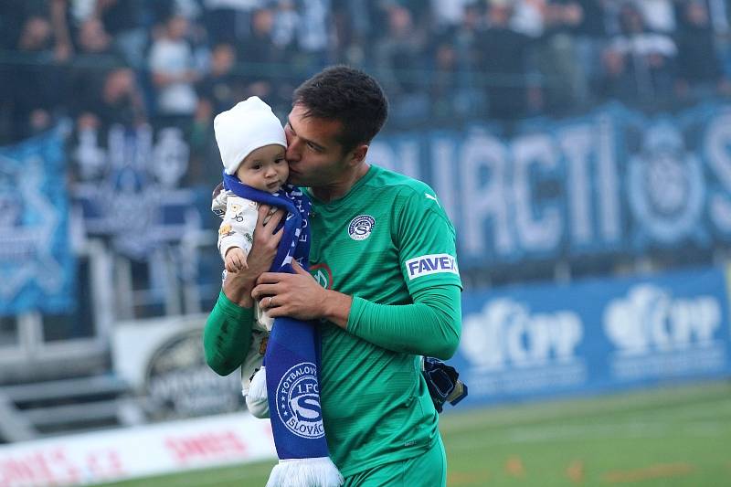 Brankář Slovácka Filip Nguyen s malou dcerkou. Foto: se svolením Filipa Nguyena