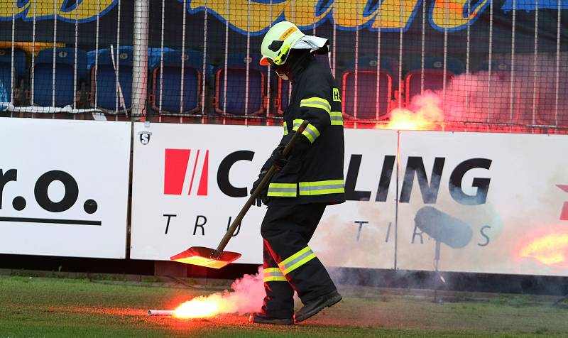 Sobotní derby v Uherském Hradišti opanovalo domácí Slovácko (bílé dresy), které zvítězilo nad Zlínem 3:0.