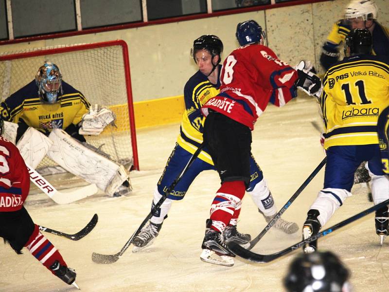 Krajská liga: Uherské Hradiště (v červeném) – Velká Bíteš 3:4