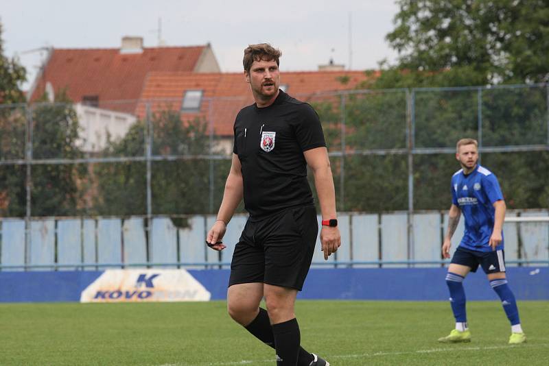 Fotbalisté Kunovic (žluté dresy) v 5. kole krajské I. A třídy skupiny B podlehli favorizovaným Zborovicím 1:2.