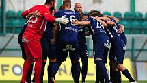 Fotbalové utkání Fortuna ligy mezi celky Bohemians Praha 1905 a 1. FC Slovácko 22. července v Praze. Hráči Slovácka před zápasem.