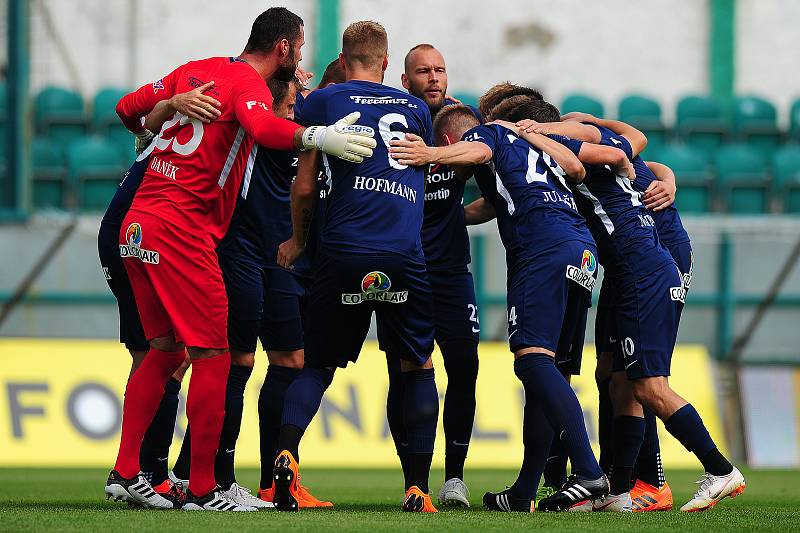 Fotbalové utkání Fortuna ligy mezi celky Bohemians Praha 1905 a 1. FC Slovácko 22. července v Praze. Hráči Slovácka před zápasem.