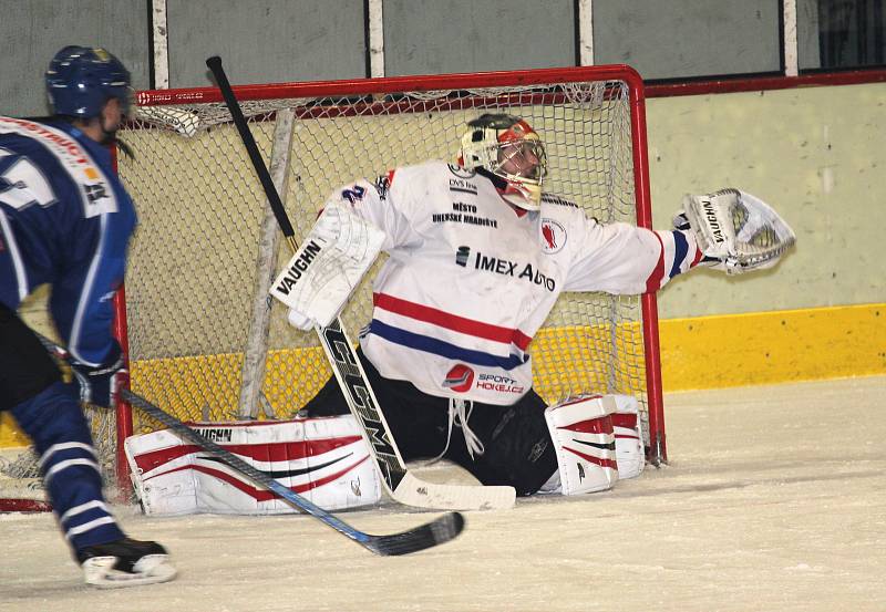 Hokejisté HC Uherské Hradiště prohráli ve 2. druhém utkání čtvrfinále playoff Krajské ligy s Velkým Meziříčím 1:5.