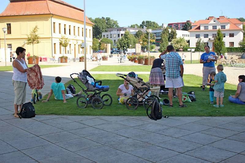 Desítky kilometrů měli za sebou věřící poutníci, kteří dorazili obutí i bosí v sobotu dopoledne na Velehrad.