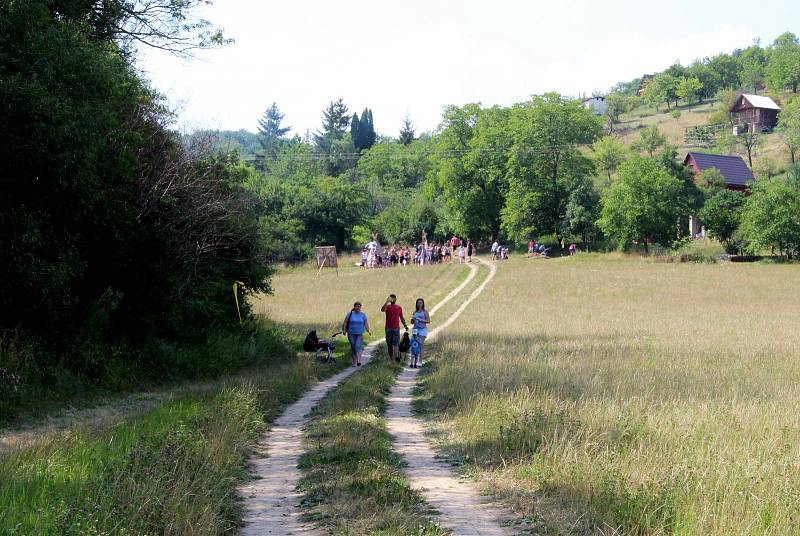 JAKO V POHÁDCE. Nadšenci z Kudlovické doliny připravili pro děti i dospělé už 14. ročník pohádkové stezky.