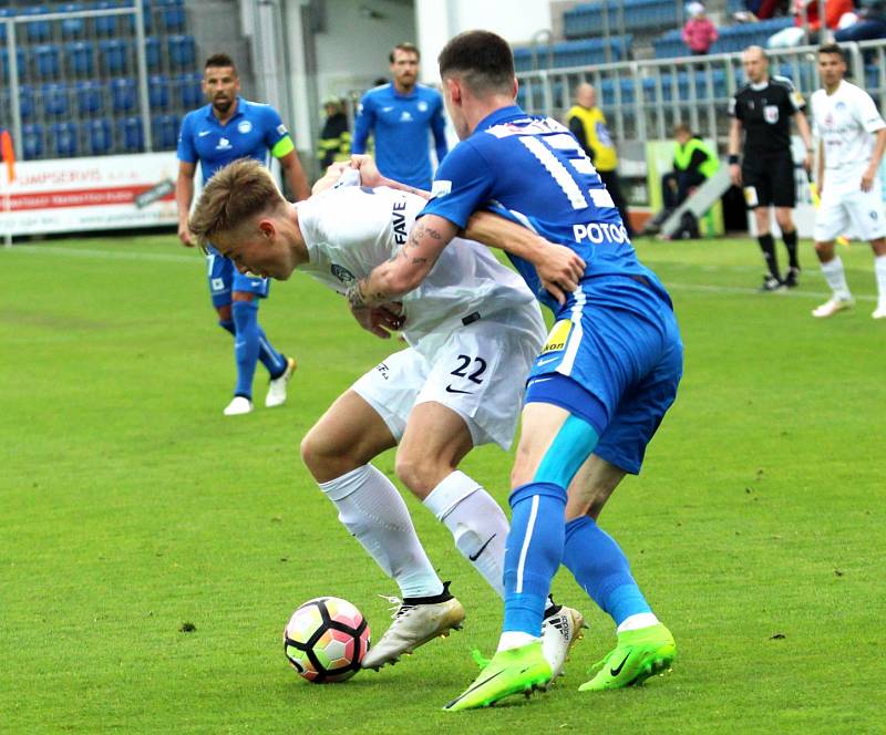 1. FC Slovácko - FC Slovan Liberec (v modrém)