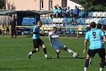 Fotbalisté Ořechova (bílé dresy) v hodovém derby porazili Polešovice 2:0.