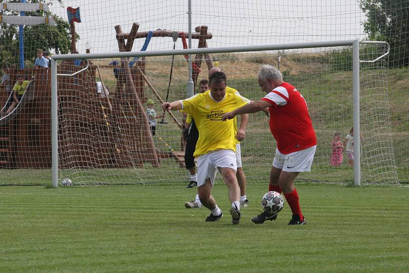 Fotbalisté Polešovic si na oslavy výročí 90 let pozvali Mercedes tým Petra Švancary.